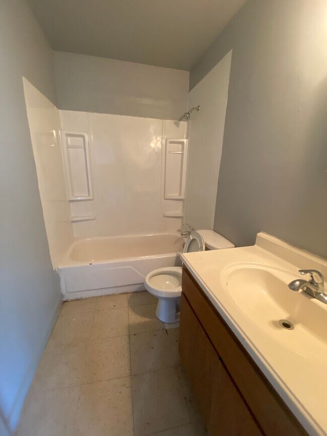 Building Photo - 3BEDROOM HOME IN NORTHGATE NEIGHBORHOOD