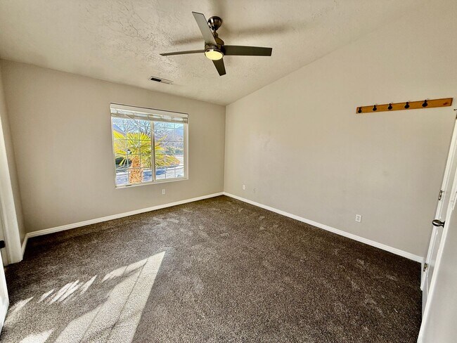 Building Photo - 1065 N 1620 W