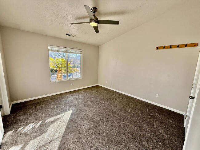 Building Photo - Adorable 3-BR Parkside Townhome