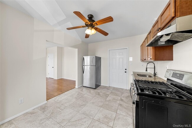 Building Photo - 402 Jericho Tpke