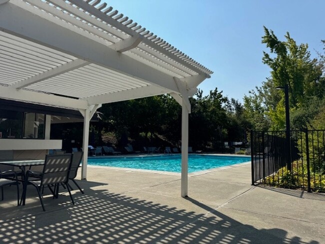 Building Photo - Wonderful 2 story home in Walnut Creek nea...