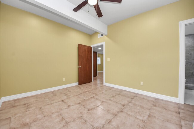 Building Photo - 5326 Heatherbrook Dr