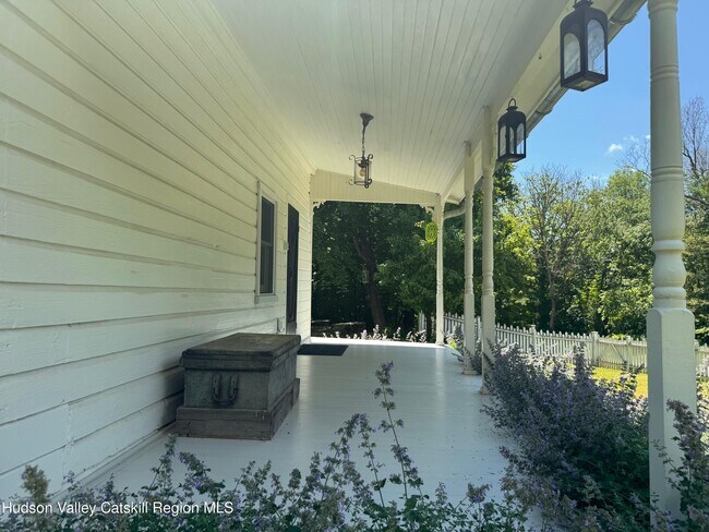 Building Photo - 64 E Pond Lilly Rd