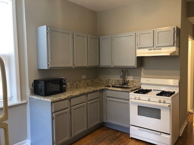 Building Photo - 1107 N Western Ave