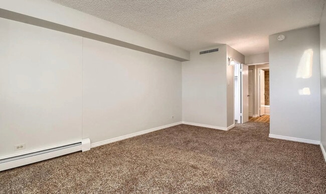 Building Photo - 550 E 12th Ave