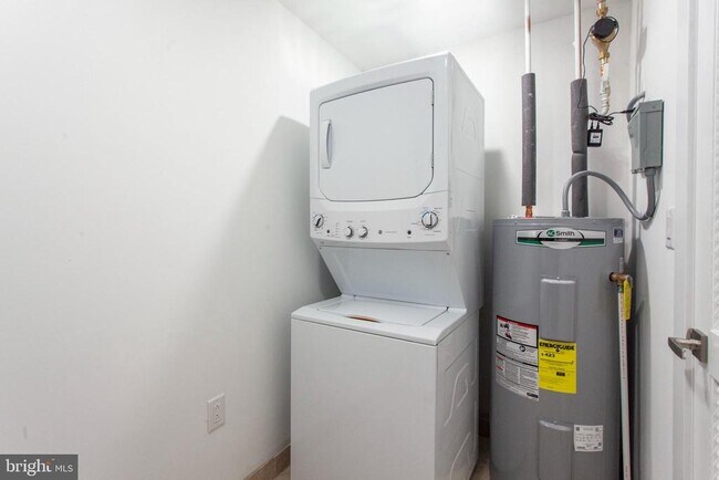 Building Photo - 1533 Parrish St