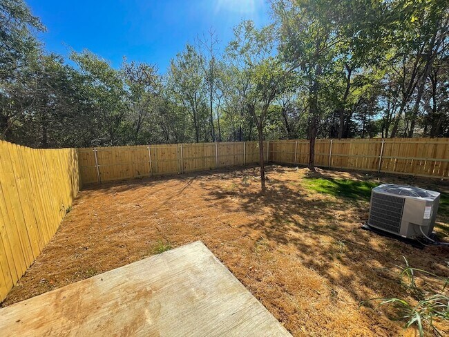 Building Photo - 2624 S Fannin Ave