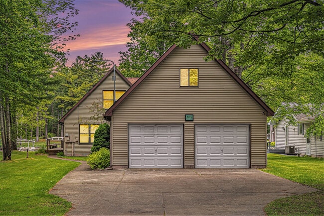 Building Photo - 8015 Aarwood Trail NW