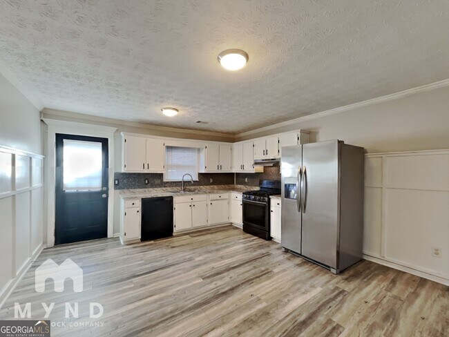 Building Photo - 5801 Meadowview Rd