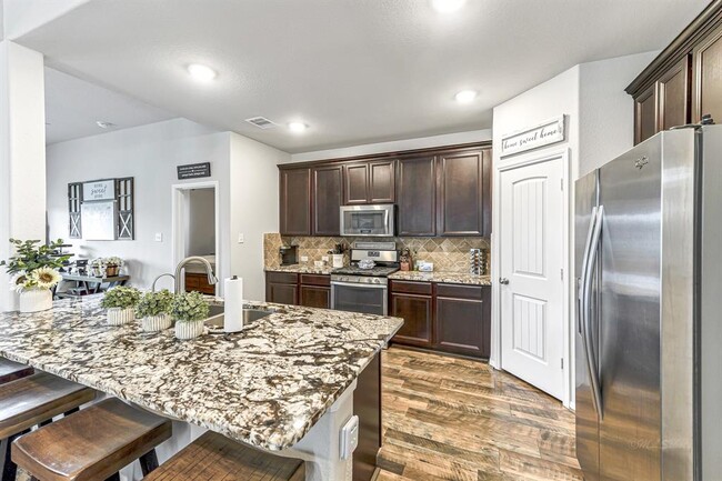 Building Photo - 24622 Royal Pike Dr