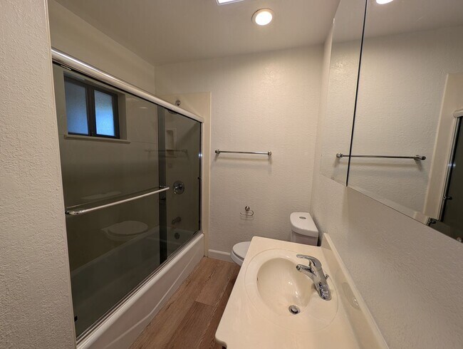 Building Photo - 748 W Gage Ave