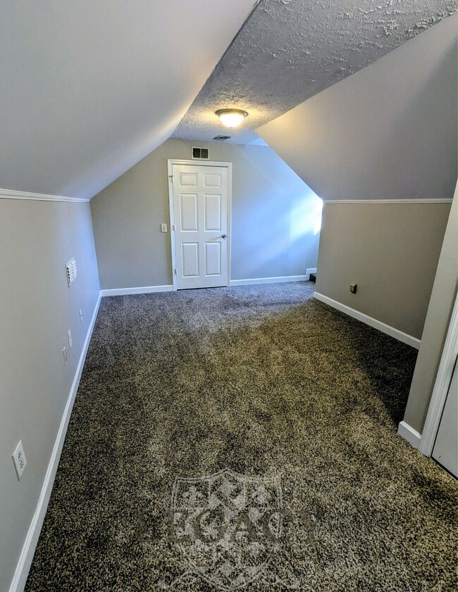 Building Photo - 221 Benefield Dr