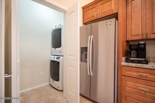 Building Photo - 1211 Lombard Way