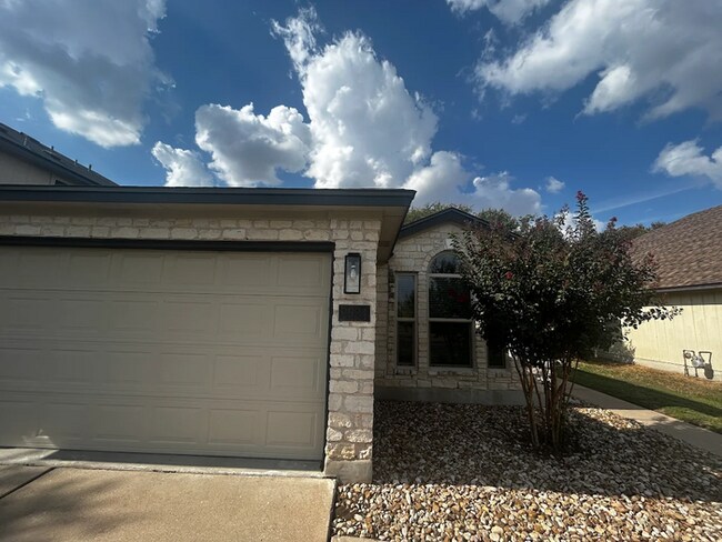 Building Photo - Move-In Ready 3BR/2BA in Round Rock - Enjoy One Month Free Rent When You Move In by November