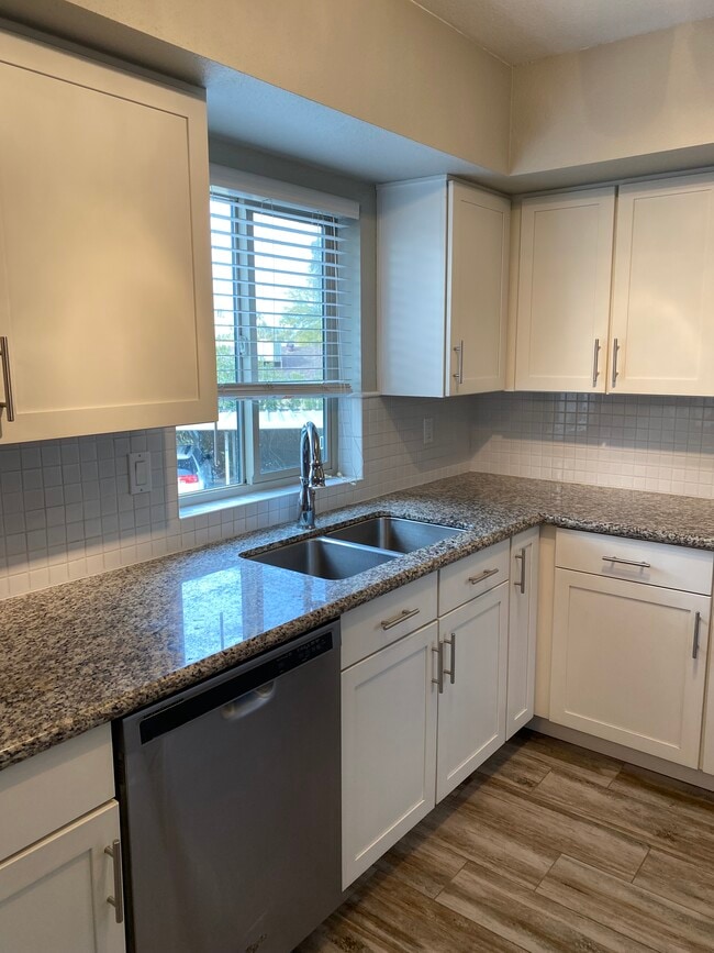 Building Photo - 4444 E Paradise Village Pky N