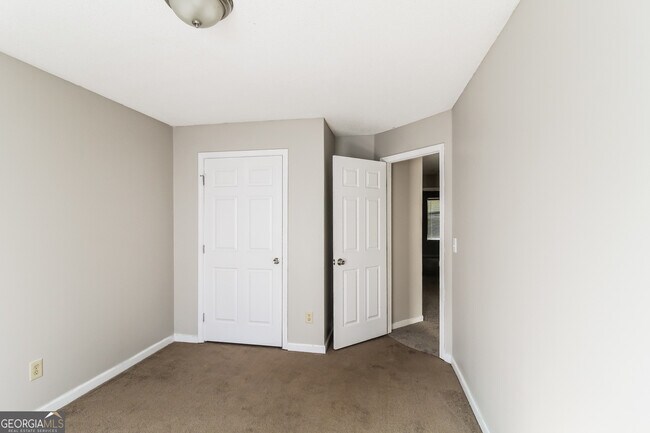 Building Photo - 4809 Shallow Farm Dr NE