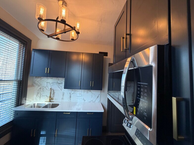 Building Photo - 2201 Kemper Ln