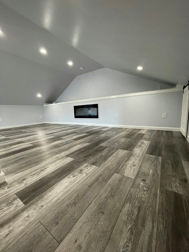 Building Photo - 1615-1617 D St, Unit 1617D