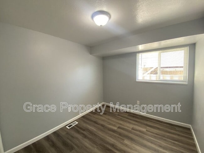 Building Photo - 774 W Cleveland Cir