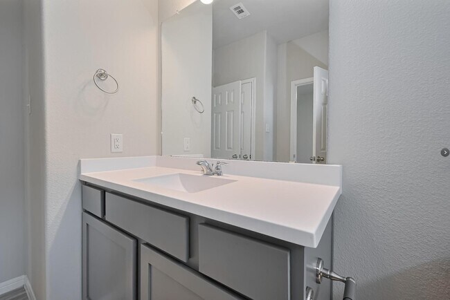 Building Photo - 101 Eliana Shores Dr