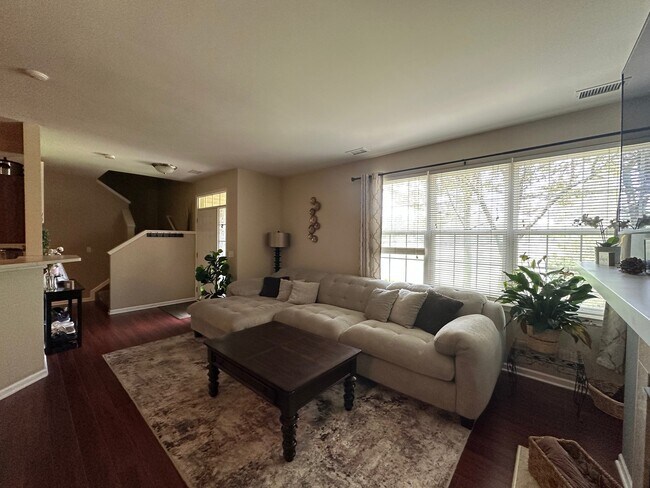 Building Photo - 47480 Pembroke Dr