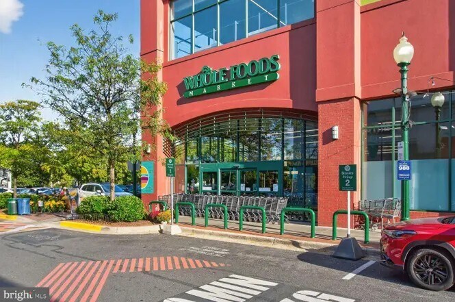 Building Photo - 70 Ellsworth Heights St