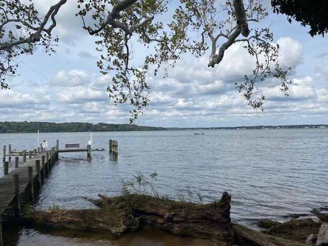 Building Photo - Riverside Drive