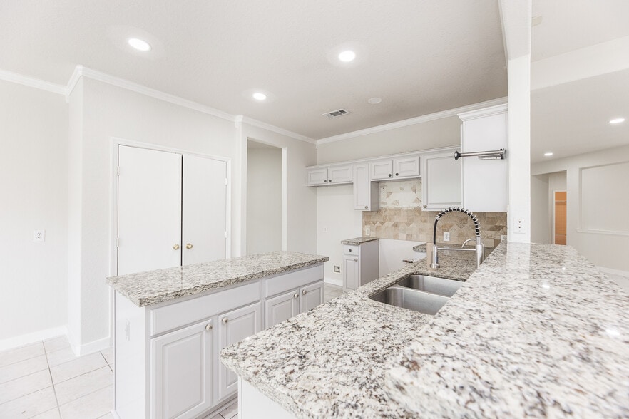 kitchen - 8510 Chickamauga Ln
