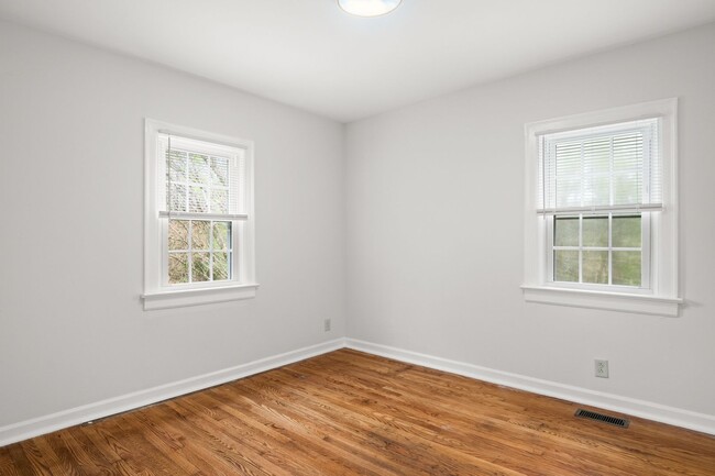 Building Photo - Charming 4-Bedroom Home in Peaceful Rural ...