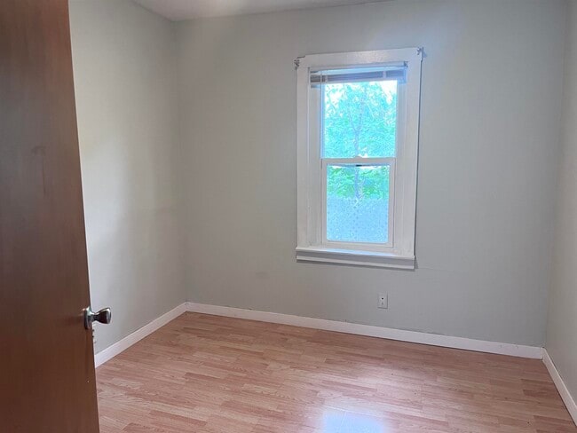 Building Photo - 3011 Saner Ave