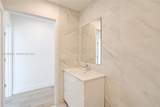 Building Photo - 816 84th St