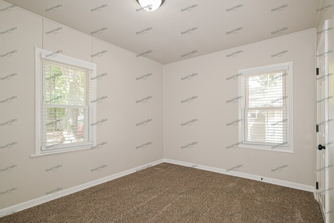 Building Photo - 529 La Motte Ln