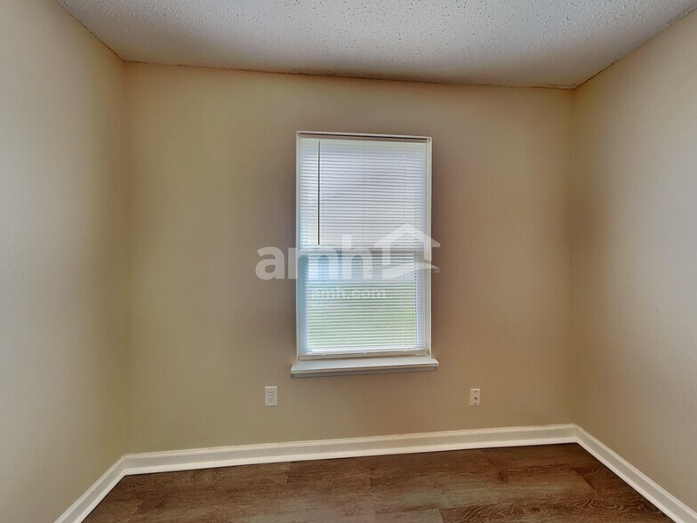 Building Photo - 8039 Red Barn Ct