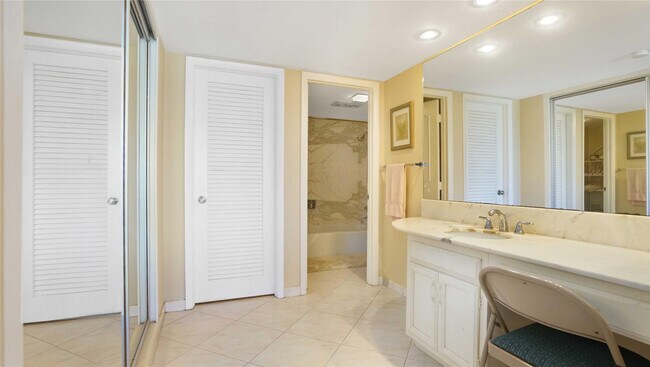 Building Photo - 3750 Galt Ocean Dr