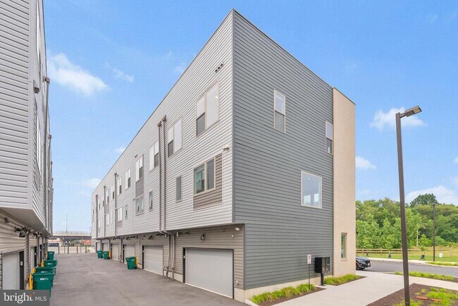 Building Photo - 3010 E Cumberland St