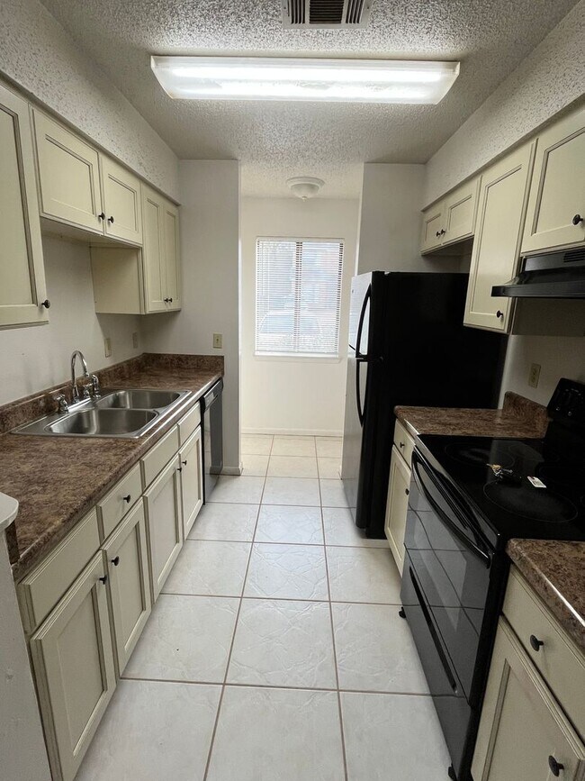 Building Photo - 607 Virginia Oak Ct