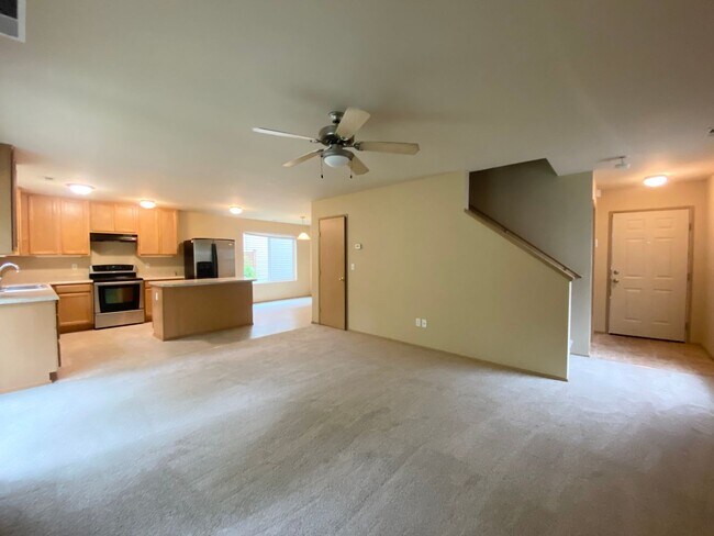 Building Photo - Practical 3 bedroom, 2190 Sqft Kent Home