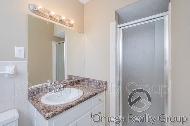 Building Photo - 504 Roselle Ln