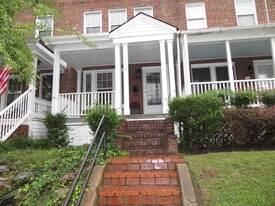 Building Photo - 112 N Peyton St