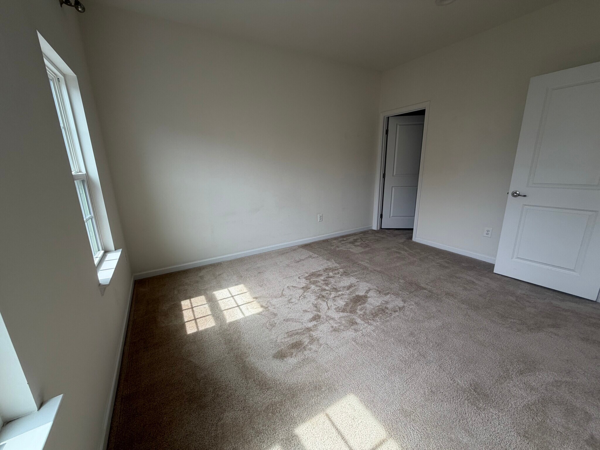 Building Photo - 3190 Yeager Dr