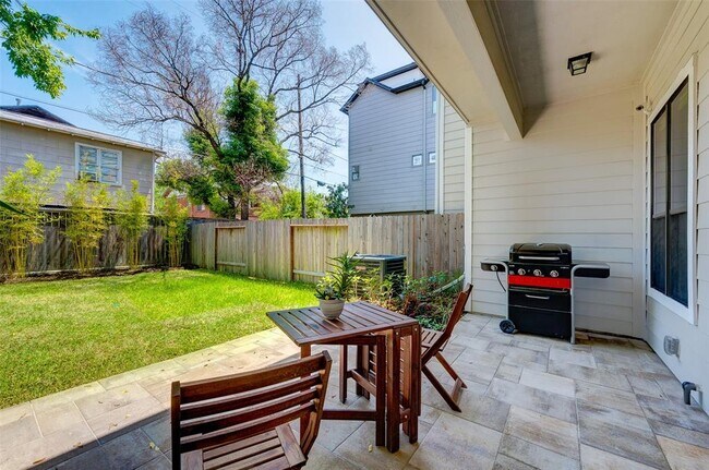 Building Photo - 1208 Peden St