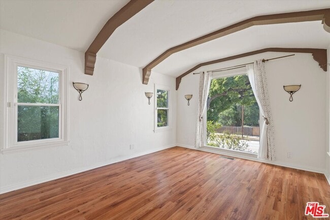 Building Photo - 3154 W 74th St