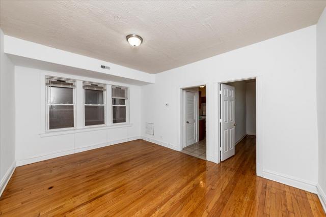 Building Photo - 2 bedroom in Chicago IL 60651