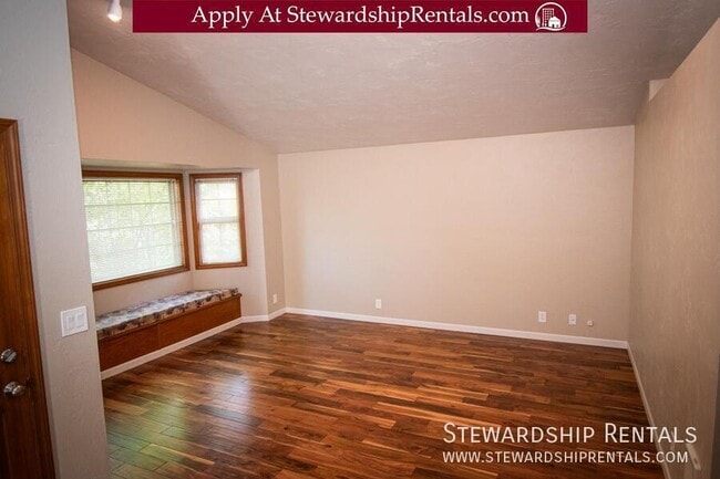Building Photo - 5051 Forsythia St