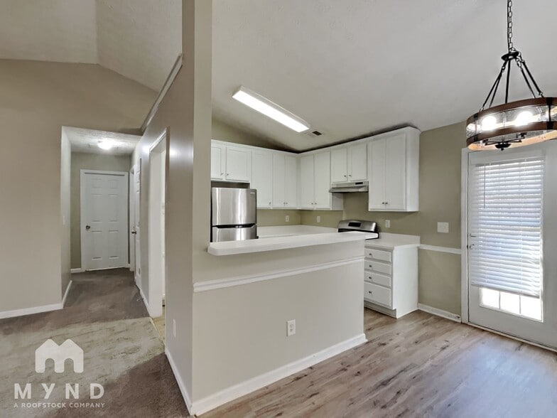 Building Photo - 185 Waters Edge Dr