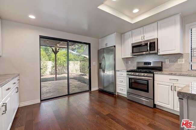 Building Photo - 4210 Lost Springs Dr