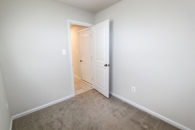 Building Photo - 4 Bed, 2.5 Single Family Home in Bunker Hi...