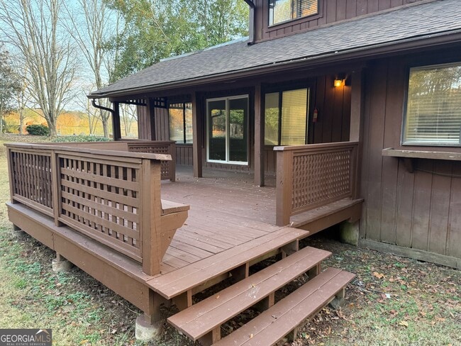 Building Photo - 20 Fairway Ln