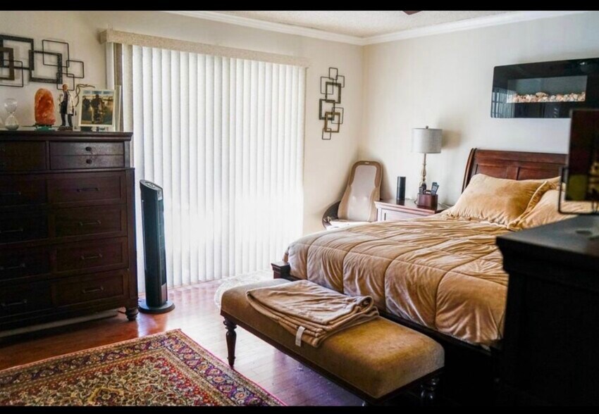 Building Photo - 695 A1A N