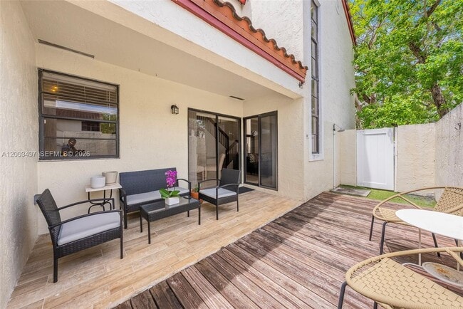 Building Photo - 327 Ives Dairy Rd